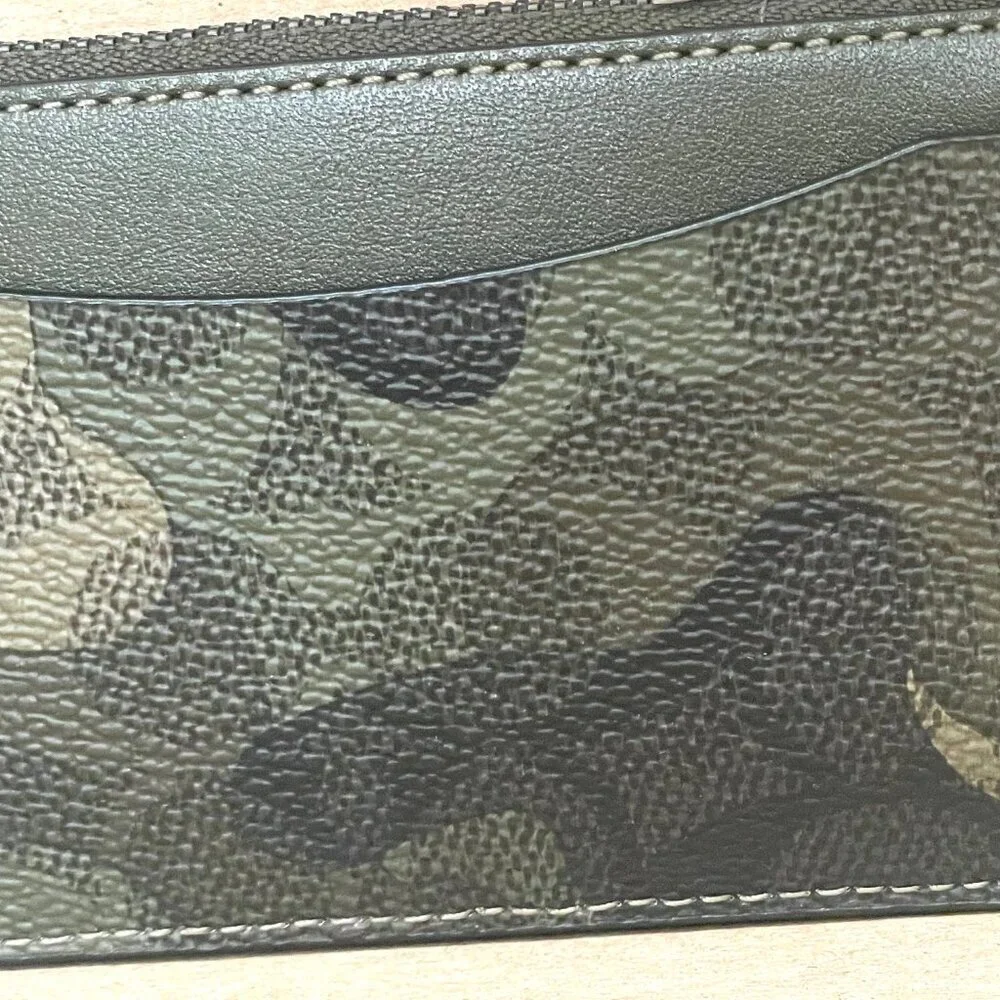 Coach CZ010 Zip Card Case Green Camo Leather Expandable Wallet D-Ring Clip